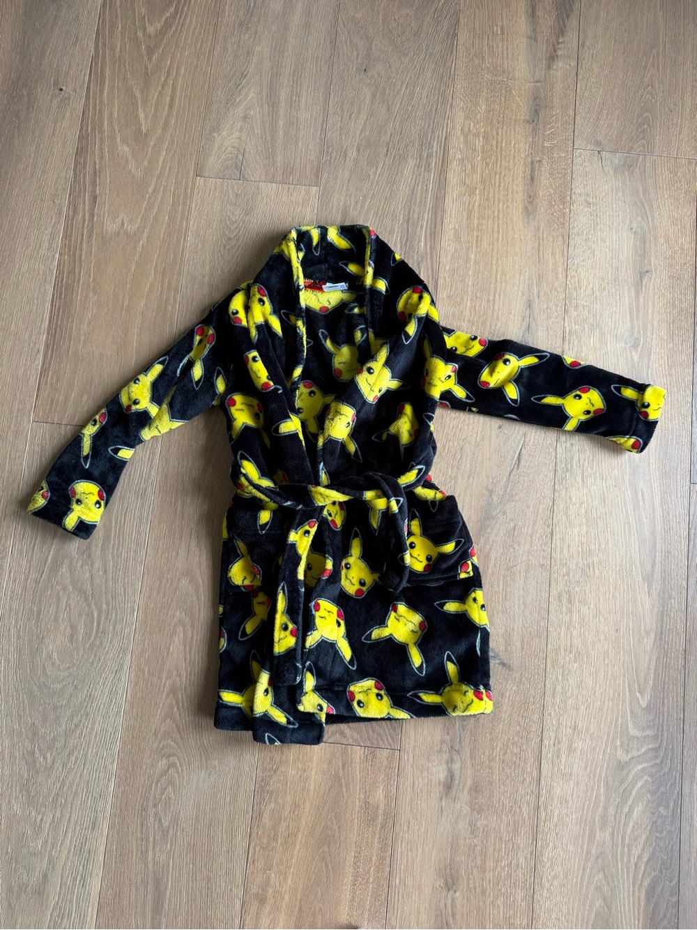Kids Pokemon robe - size 6/7